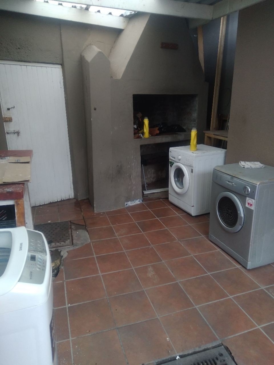 To Let 1 Bedroom Property for Rent in Observatory Western Cape
